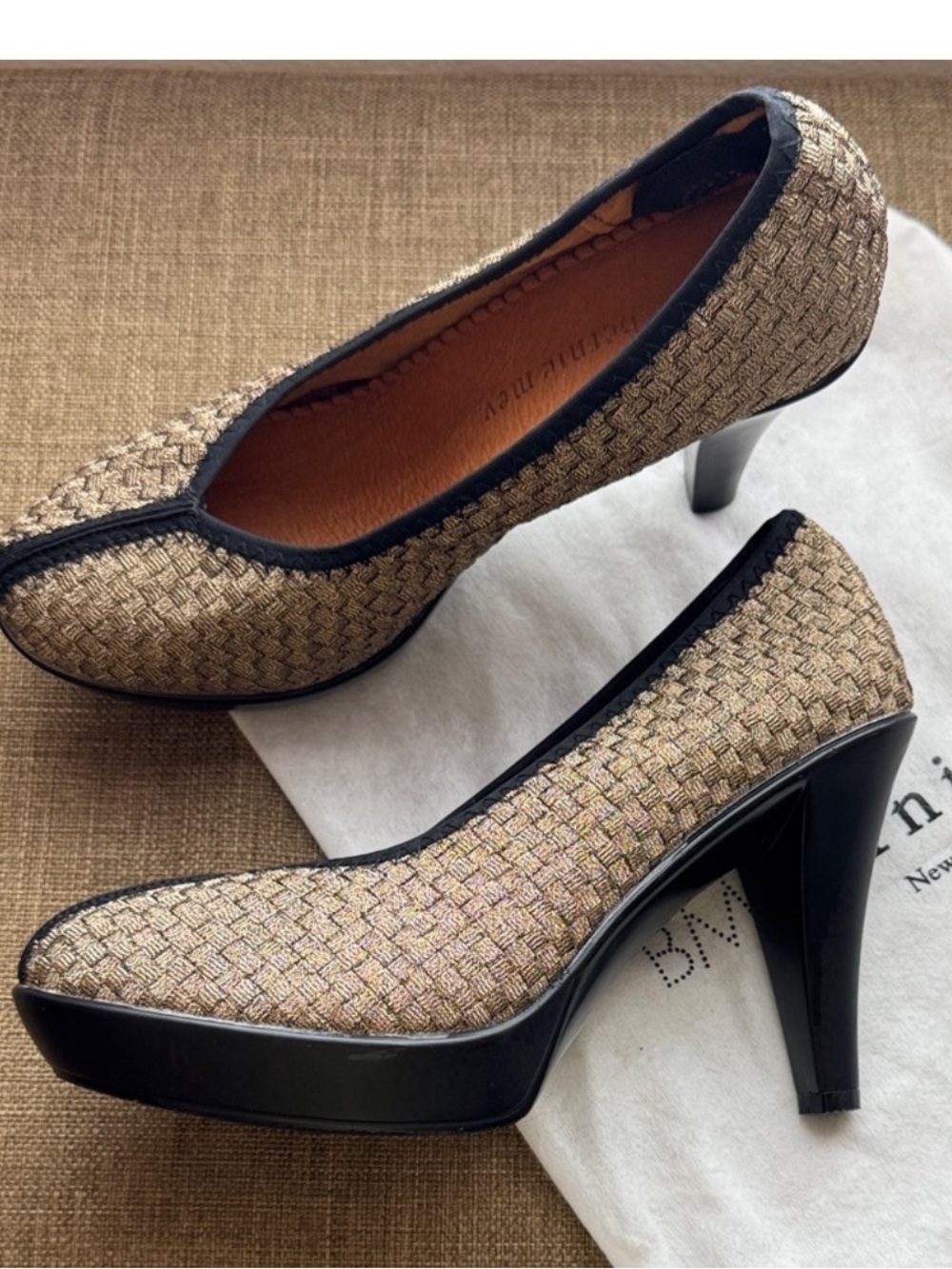 New!  Bernie Mev‎ Legend Heels In Gold & Black Crazy Comfortable Size 8 EU 38